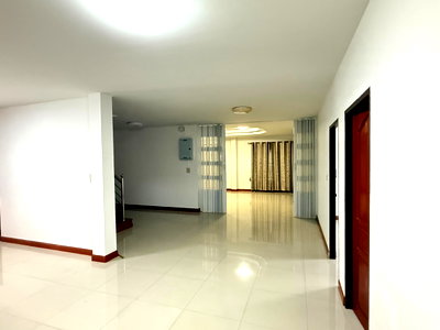 บ้านเดี่ยว ม.ภาคกลาง : For Sell at      Dee Prom Village 2