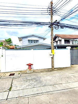เช่าบ้านเดี่ยว กรุงเทพมหานคร : ซ.ประชาชื่น 1-8 มจพ. 4.5 กม. สะพาน99 450ม. บ้านเดี่ยว 2ชั้น 3-4นอน MRTบางซ่อน 1.5 กม. 60ตรว. 200ตรม. บางซื่อ 2น้ำ เกทเวย์ แอท บางซื่อ