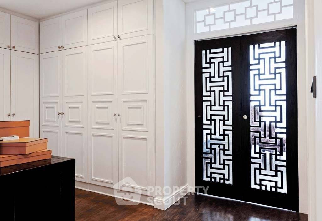 รูป คอนโด 3 ห้องนอน ขนาด 215 ตร.ม. ที่ Athenee Residence ใกล้ BTS เพลินจิต 200 ม. (ID 2737188) - รูปที่ 9/15