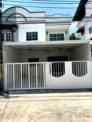 ขายทาวน์โฮม :  sss554 ขาย หมู่บ้านเพชรหรรษา เพชรเกษม 112 ทาวน์เฮ้าส์รีโนเวท โซนหนองแขม 