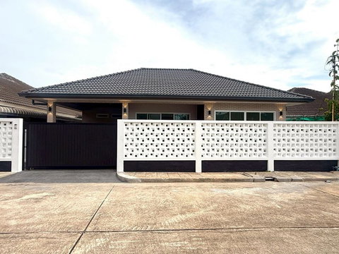New detached house for sale in Areeya Villa, Nong Prue, Bang Lamung, Chonburi.
