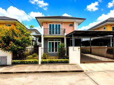 Houses for sale : Beautiful, well-maintained pre-owned detached house in Magnolia Village, Sriracha, Chonburi.