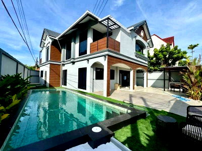 Houses for sale Rubberland : Luxury pool villa for sale in Pattaya. Spacious area, modern design, located in Soi Siam Country Club.