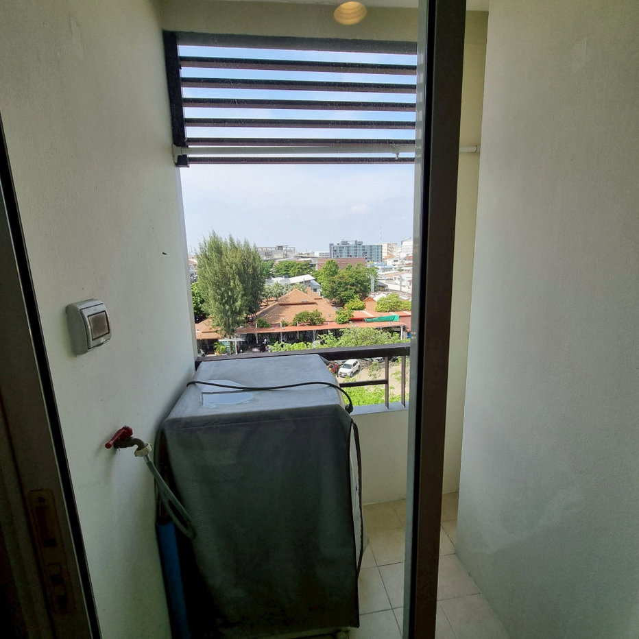 รูป ให้ เช่า : J.W. Boulevard Srivara Condominium พื้นที่ 55 ตร.ม. ห้องหัวมุม - รูปที่ 11/12