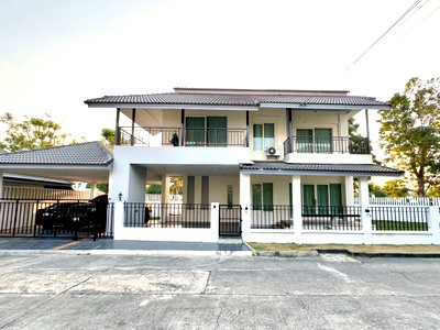 Houses for rent Makro Bangbuathong : [For Rent] 2-Storey Corner House : Baan Suetrong Bang Bua Thong 340 | 4 Bedrooms 3 Bathrooms with Separate Guest House