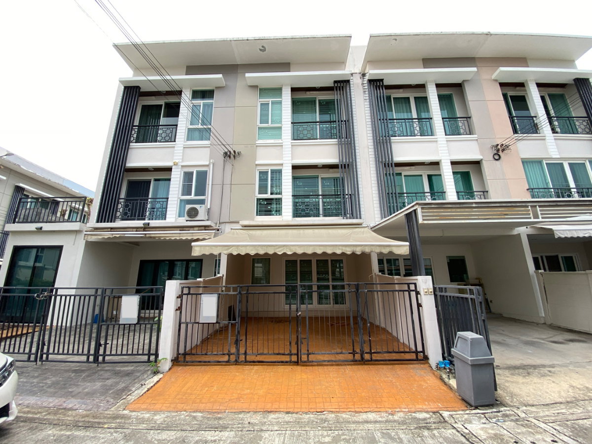 picture For Sale: 3-Storey Townhome at Baan Klang Muang Rama 9 – Motorway Move-in Ready | Fully Furnished | Prime Location Near Expressway and Airport - 1/32