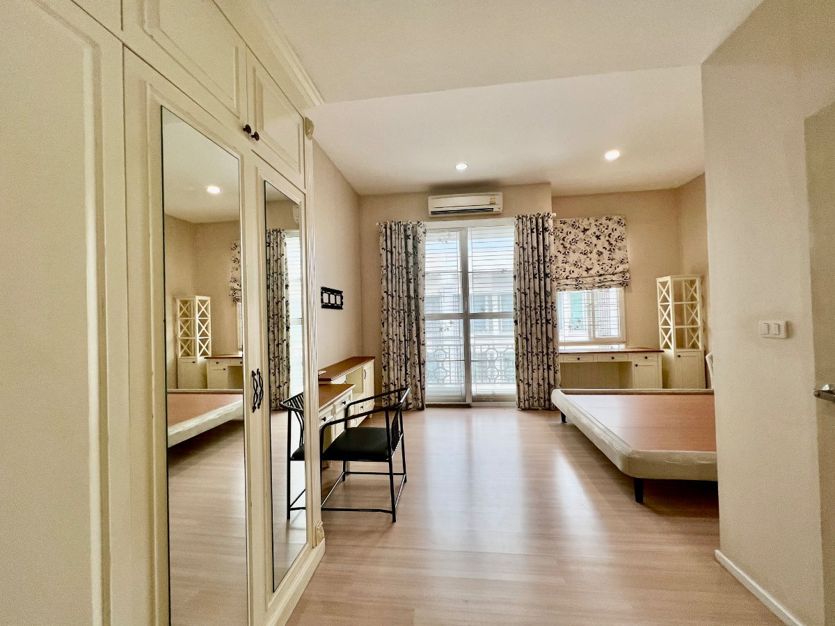 picture For Sale: 3-Storey Townhome at Baan Klang Muang Rama 9 – Motorway Move-in Ready | Fully Furnished | Prime Location Near Expressway and Airport - 29/32