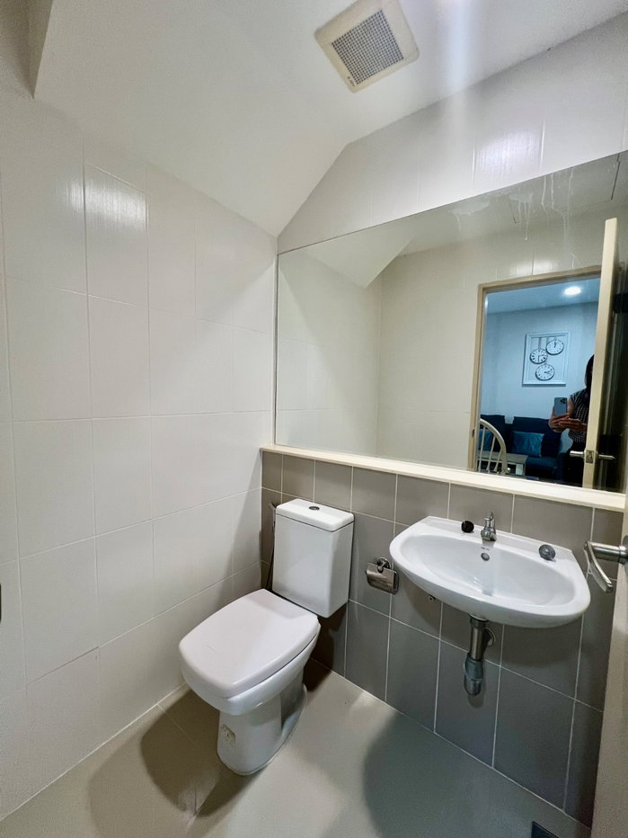 picture For Sale: 3-Storey Townhome at Baan Klang Muang Rama 9 – Motorway Move-in Ready | Fully Furnished | Prime Location Near Expressway and Airport - 9/32