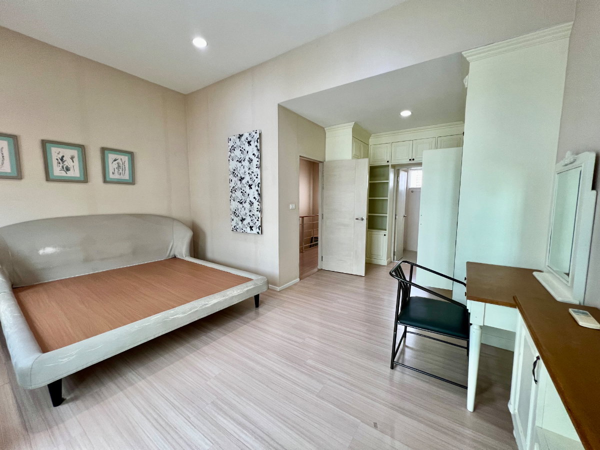 picture For Sale: 3-Storey Townhome at Baan Klang Muang Rama 9 – Motorway Move-in Ready | Fully Furnished | Prime Location Near Expressway and Airport - 26/32