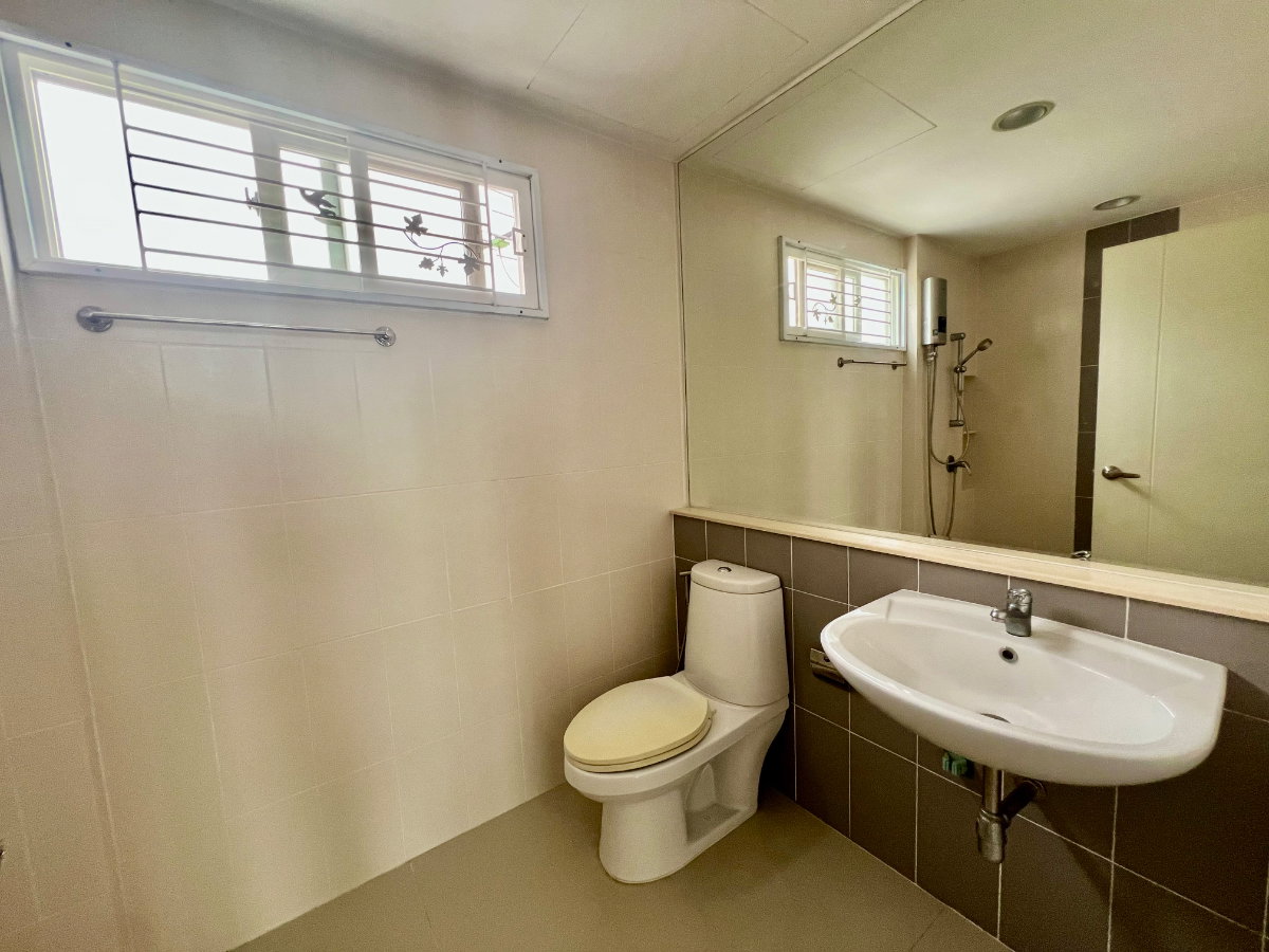 picture For Sale: 3-Storey Townhome at Baan Klang Muang Rama 9 – Motorway Move-in Ready | Fully Furnished | Prime Location Near Expressway and Airport - 28/32