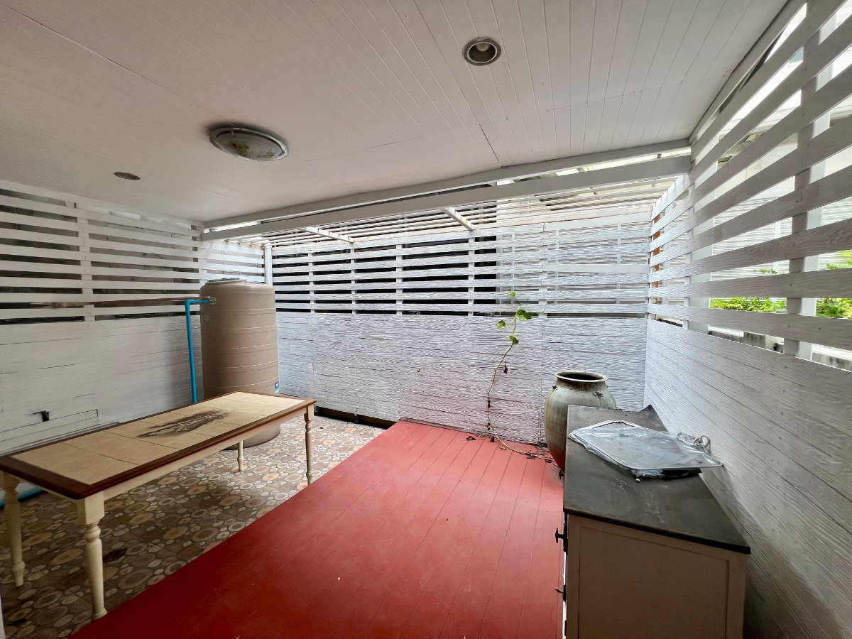 picture For Sale: 3-Storey Townhome at Baan Klang Muang Rama 9 – Motorway Move-in Ready | Fully Furnished | Prime Location Near Expressway and Airport - 11/32