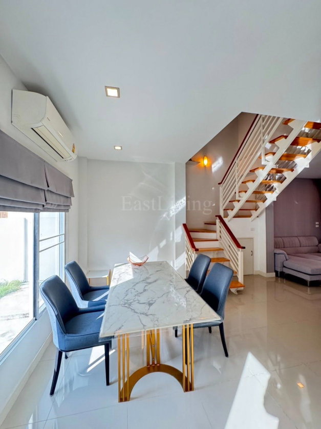 รูป ให้เช่าบ้านแฝดหลังใหม่ ม.ทริโอทาวน์ อัสสัมชัญ ศรีราชา - รูปที่ 3/25