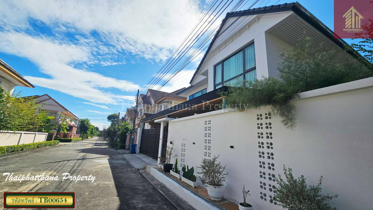 รูป หมู่บ้านกรองทอง พาวิลเลี่ยน เฉลิมพระเกียรติ ร.9 บ้านเดี่ยวรีโนเวทใหม่ สวย หรู มีสไตล์ - รูปที่ 2/19