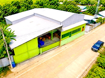 เช่าโรงงาน ลำลูกกา คลองห้า : ด่านเก็บเงินธัญบุรี 450ม.สวนสาธารณะบึงคำพร้อย 850 ม. ปทุมธานี คลอง5 โกดัง โรงงาน 700-800 ตร.ม. ลด40% เลียบด่วนลำลูกกา พร้อมออฟฟิศ 4 ห้อง