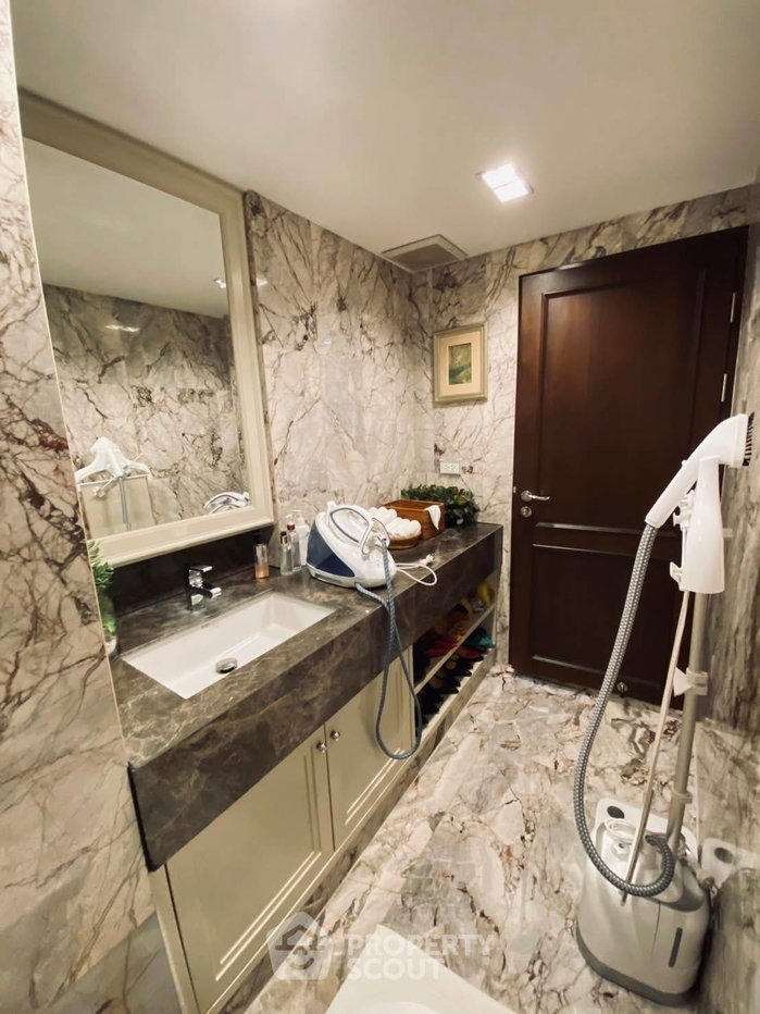picture 3-BR 250 Sqm Condo At Benjasri Condominium, 12A Floor, BTS Phaya Thai (ID 2885205) - 8/42