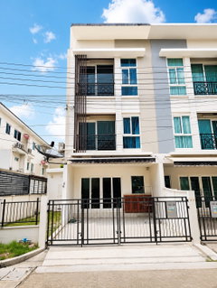 🔥 FOR SALE: 3-Story Townhome at Baan Klang Mueng Rama 9 (Parallel to Motorway). Premium New CBD location with extra side space