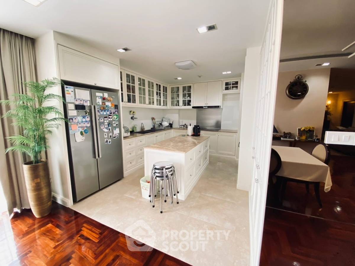 picture 3-BR 250 Sqm Condo At Benjasri Condominium, 12A Floor, BTS Phaya Thai (ID 2885205) - 40/42