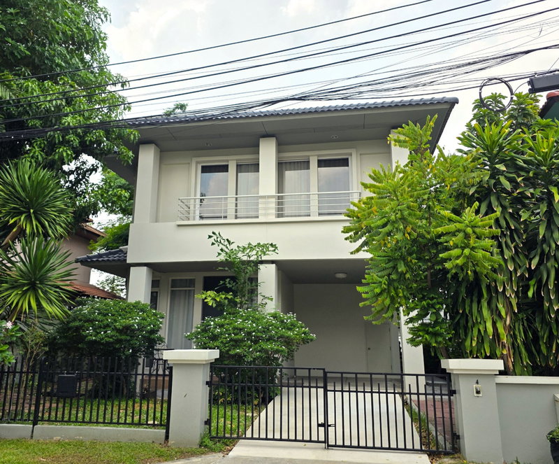 Houses for rent : [For Rent] 2-Storey Detached House : Bangkok Villa (Pradit Manutham) - 3 Bedrooms📍Near SISB International School