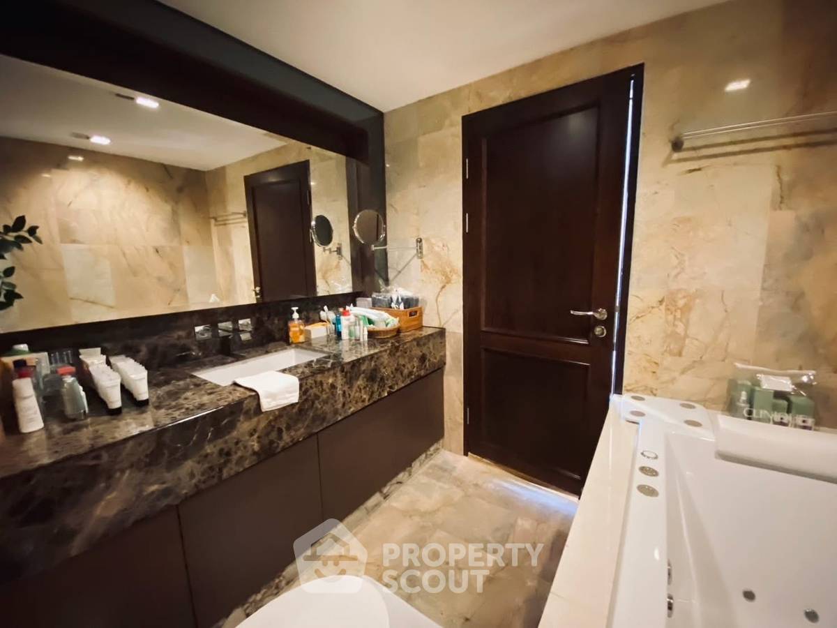 picture 3-BR 250 Sqm Condo At Benjasri Condominium, 12A Floor, BTS Phaya Thai (ID 2885205) - 22/42