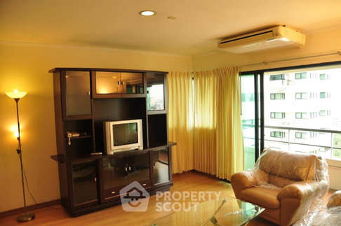 2-BR Condo At Sathorn Gardens, 11th Floor | Near MRT Silom (ID 452606)