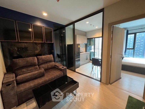 1-BR Condo High-Floor 18th Level, Life Asoke - Rama 9, 300m to MRT Phra Ram 9 (ID 931772)