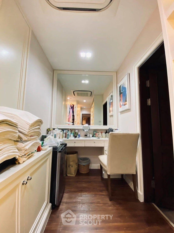 picture 3-BR 250 Sqm Condo At Benjasri Condominium, 12A Floor, BTS Phaya Thai (ID 2885205) - 3/42