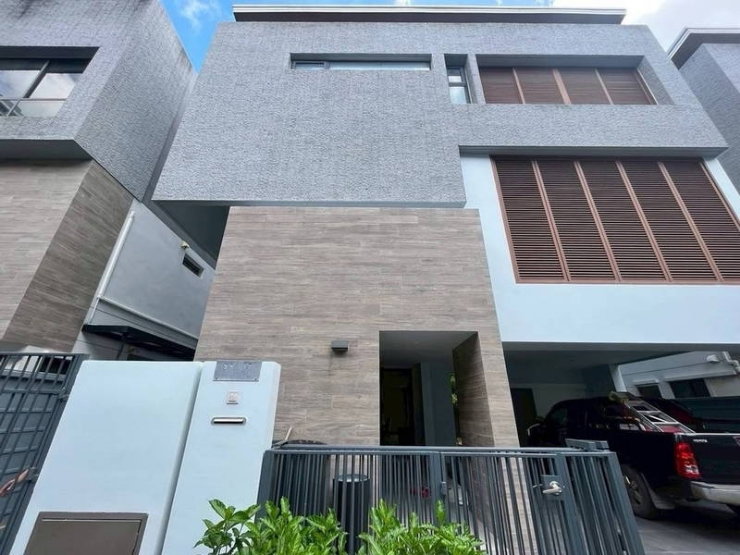 Houses for rent : 📣📣For rent: Parc Priva Rama 9, a luxurious 3-story detached house with 4 bedrooms, near MRT Thailand Cultural Centre. Tel 0974164645, Line:JKJK4645 