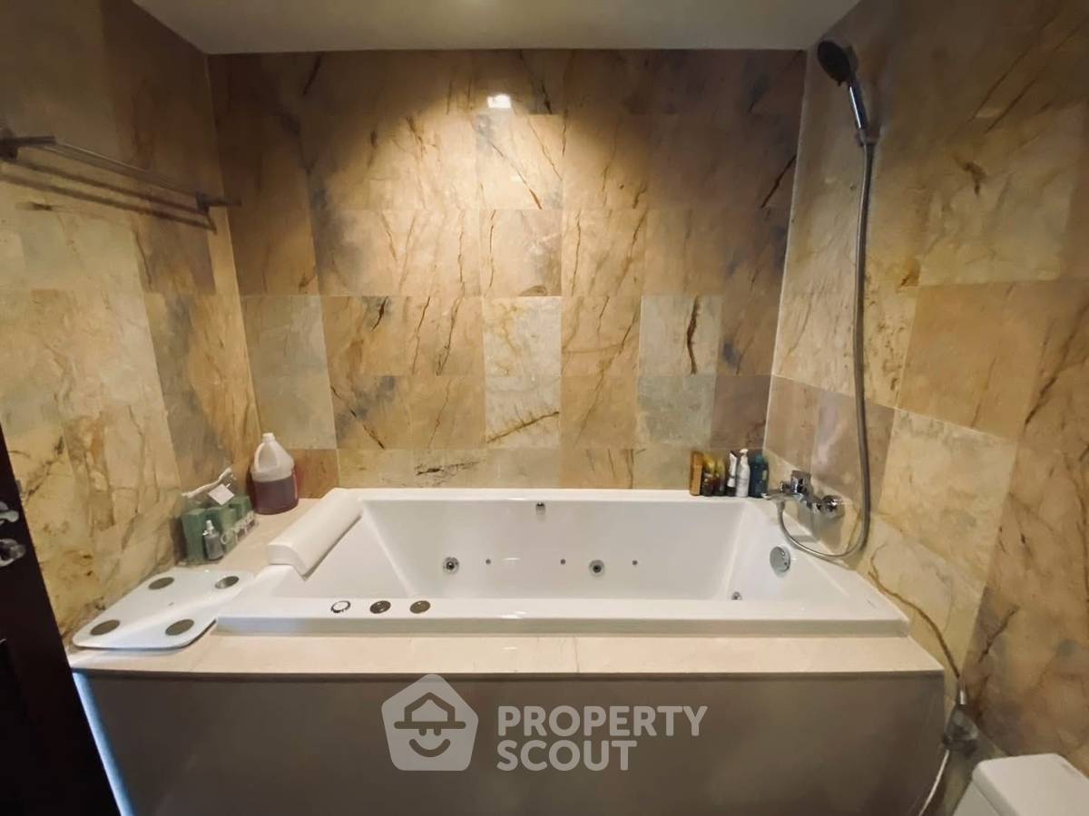 picture 3-BR 250 Sqm Condo At Benjasri Condominium, 12A Floor, BTS Phaya Thai (ID 2885205) - 21/42