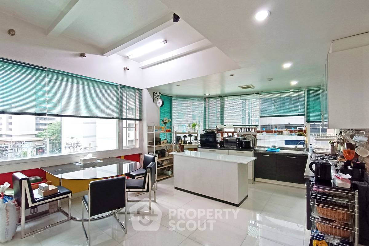 รูป คอนโด 4 ห้องนอน 410 ตร.ม. โครงการ พรีเมียร์ คอนโดมิเนียม ใกล้ BTS พร้อมพงษ์ 300 ม. (เลี้ยงสัตว์ได้) (ID 1357274) - รูปที่ 6/20