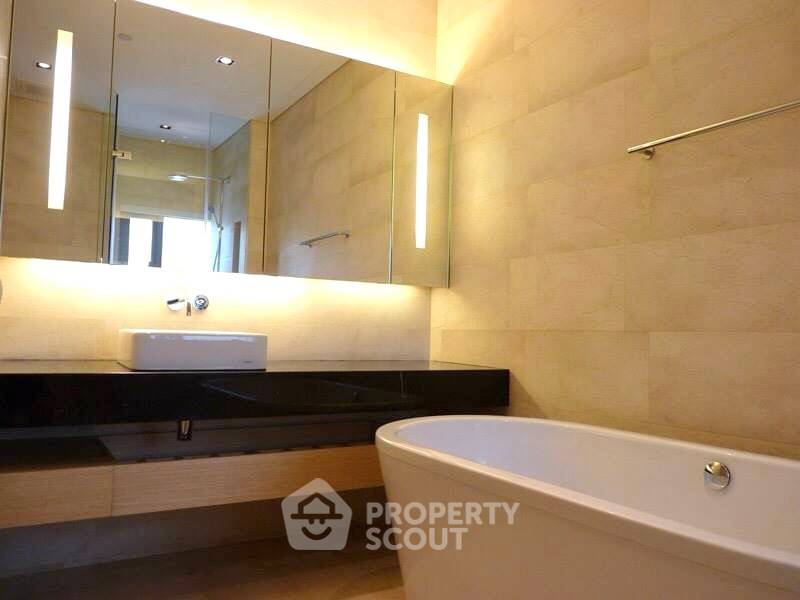 picture 2-BR 104 Sqm Condo At Saladaeng Residences, 400m To MRT Silom (ID 2070123) - 3/5