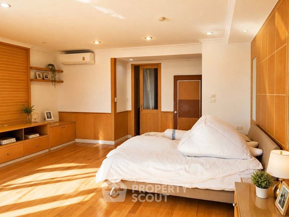 รูป คอนโด 3 ห้องนอน 235 ตร.ม. สำหรับขาย ที่ ริเวอร์รีน เพลส ใกล้สวนย่า (ID 2957219) - รูปที่ 1/11