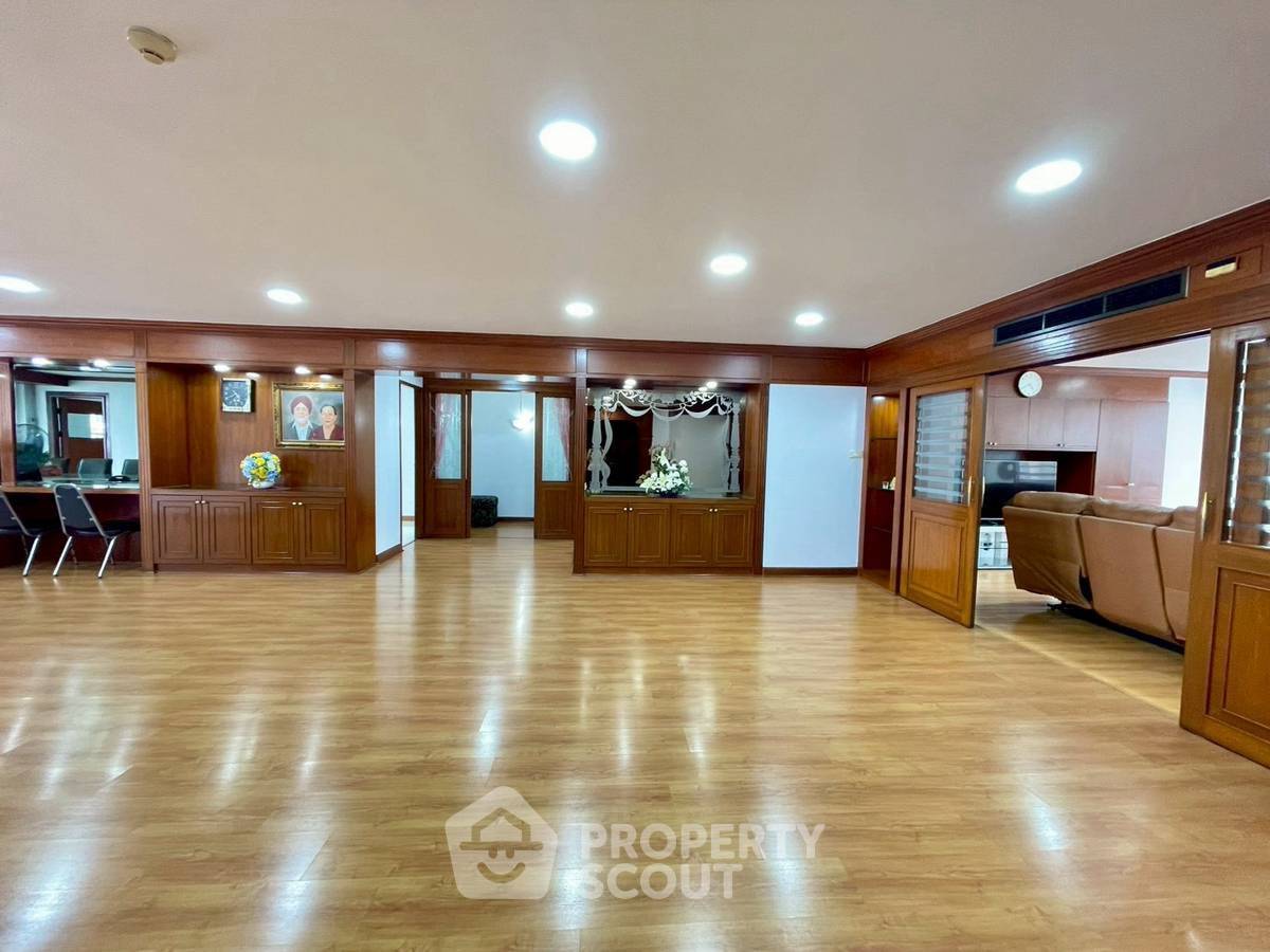 รูป คอนโด 3 ห้องนอน 335 ตร.ม. วัฒนา เฮทส์ ใกล้ MRT สุขุมวิท 200 ม. รับสัตว์เลี้ยง (ID 2929188) - รูปที่ 5/19