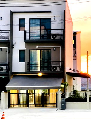 ทาวน์โฮมให้เช่า : ให้เช่าบ้านกลางเมือง ศรีนครินทร์-อ่อนนุช (Baan Klang Muang Srinakarin-Onnut) อยู่ในซอยอ่อนนุช 70/1 ติดถนนสุขุมวิท 77