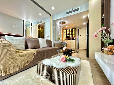 Condos for sale : 1-BR Condo 42nd-Floor At AROM WONGAMAT, Sanctuary Of Truth (ID 2202106)