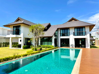 ขายบ้านเดี่ยว : 🌳🏠 ขายบ้านเดี่ยวหรูสไตล์ Modern Tropical พร้อมสวนกว้างและสระว่ายน้ำส่วนตัว