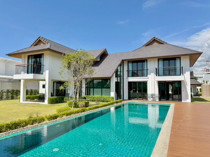 🌳🏠 ขายบ้านเดี่ยวหรูสไตล์ Modern Tropical พร้อมสวนกว้างและสระว่ายน้ำส่วนตัว