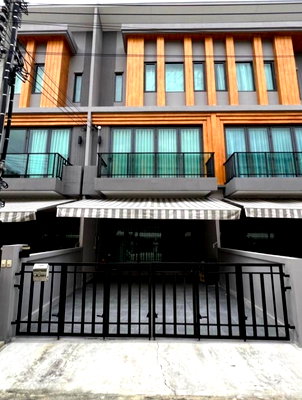 เช่าทาวน์โฮม กรุงเทพมหานคร : ✨ ให้เช่า ทาวน์โฮมหรู โครงการ Eigen Premium Townhome Rama 9 แบบ 3 ชั้น 3 นอน 4 น้ำ 20 ตรว ซอยเฉลิมพระเกียรติ 89 🏡💖
