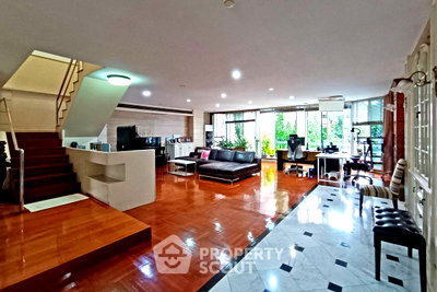 ขายคอนโด : คอนโด 4 ห้องนอน 410 ตร.ม. โครงการ พรีเมียร์ คอนโดมิเนียม ใกล้ BTS พร้อมพงษ์ 300 ม. (เลี้ยงสัตว์ได้) (ID 1357274)