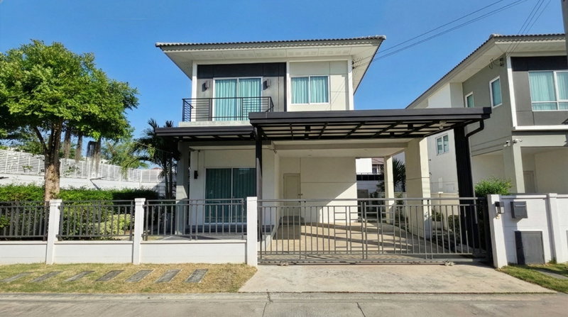 Houses for sale : 🔥 FOR SALE: Single-detached house at Centro Rama 9 - Motorway. Premium corner plot and the very last unit of the phase, offering ultimate privacy.