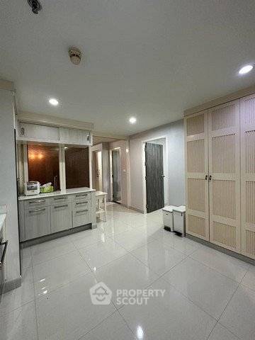 รูป คอนโด 2 ห้องนอน 96 ตร.ม. ชั้น 1 ที่ วอเตอร์ฟอร์ด สุขุมวิท 50 ใกล้ BTS อ่อนนุช (ID 2816270) - รูปที่ 2/8