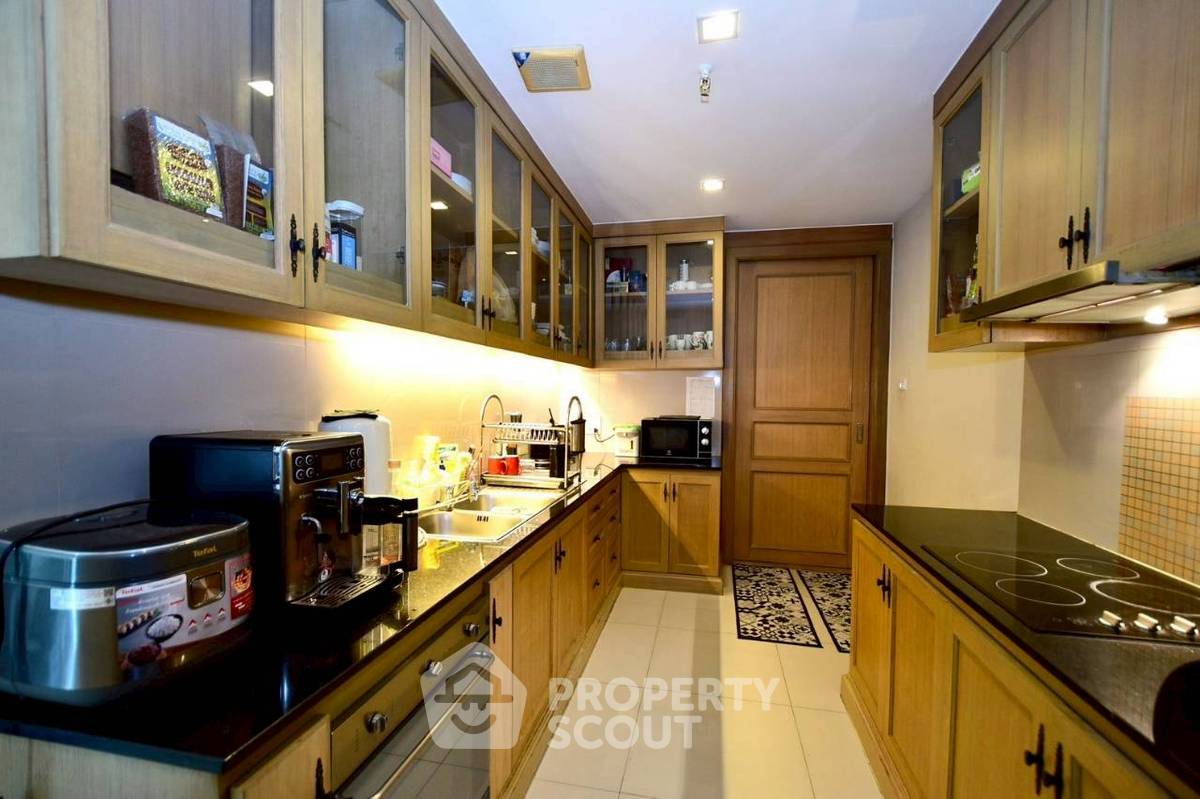 รูป คอนโด 3 ห้องนอน ชั้น 33 ขนาด 230 ตร.ม. สาทร การ์เดนส์ ใกล้ MRT สีลม (ID 2827925) - รูปที่ 22/26