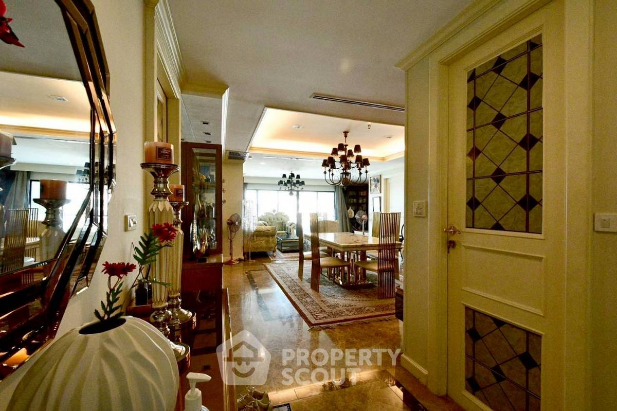 รูป คอนโด 3 ห้องนอน ชั้น 33 ขนาด 230 ตร.ม. สาทร การ์เดนส์ ใกล้ MRT สีลม (ID 2827925) - รูปที่ 10/26