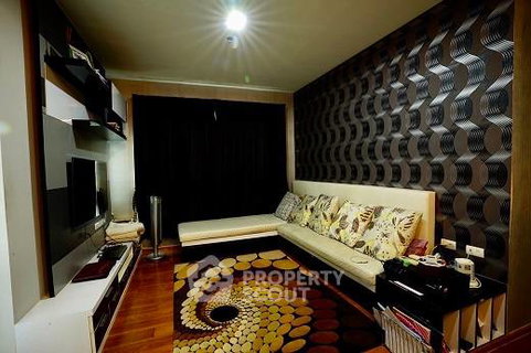 2-BR 67 Sqm High-Floor Condo In Hive Taksin, 100m to BTS Wongwian Yai (ID 1238973)