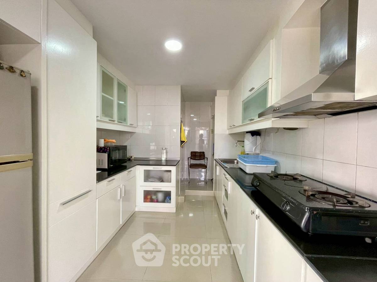 รูป คอนโด 3 ห้องนอน 335 ตร.ม. วัฒนา เฮทส์ ใกล้ MRT สุขุมวิท 200 ม. รับสัตว์เลี้ยง (ID 2929188) - รูปที่ 18/19