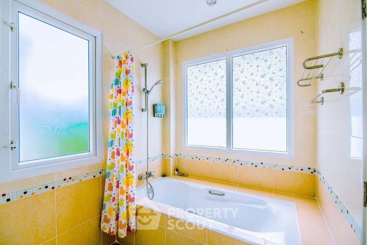 รูป วิลล่า 4 ห้องนอน ให้เช่า บ้านฟ้า ริมหาด วิลเลจ พัทยา (ID 2155352) - รูปที่ 10/12