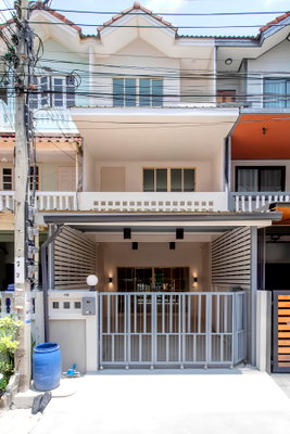 ทาวน์โฮม ถนนพระราม 2 : 🔥 ขายทาวน์เฮ้าส์ รีโนเวทใหม่ ทำเลดีใกล้ถนนใหญ่ พร้อมเข้าอยู่ทันที 🔥 สินทวีวิลล่า โครงการ 8 - Sinthavee Project 8