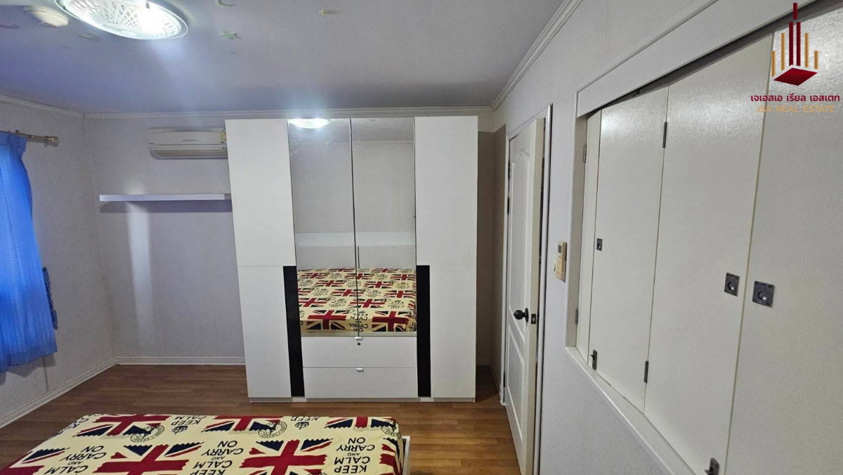 picture ✨ For Sale: Lumpini Place Narathiwas Ratchanakarin Condo ✨ 💰 Only 2,990,000 THB - 4/8