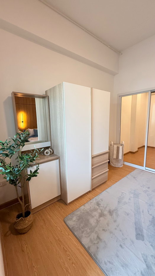 picture For rent ready to move Newly renovated room - 10/17