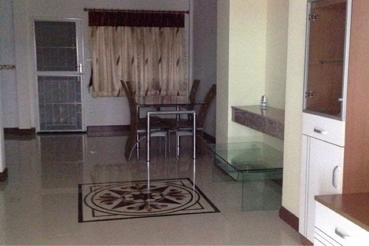 picture sale townhouse sinthavee tieantalay1 - 1/5