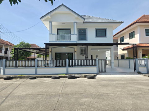 บ้านเดี่ยว 2 ชั้น (หลังมุม) ทำเลดีเยี่ยม รีโนเวทใหม่ทั้งหลัง สวย กว้างขวาง หมู่บ้านเต็มสิริ 1 ถนนมิตรไมตรี 12 คู้ฝั่งเหนือ คู้ซ้าย หนองจอก 
